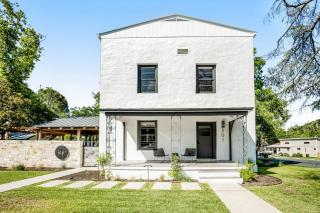 Historic Home a Block from Main St with Hot Tub, Sauna, Fast WiFi & Firepit - 0