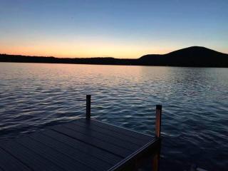 Downeast Sunset Luxury Lakehouse - 9