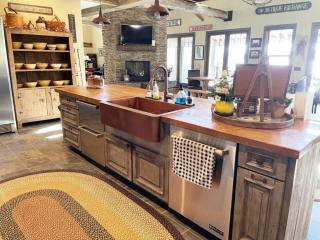 Downeast Sunset Luxury Lakehouse - 7