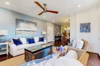 Water-View Condo with Balcony, Smart TVs, Washer/Dryer and Pool - 4