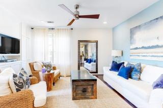 Water-View Condo with Balcony, Smart TVs, Washer/Dryer and Pool - 3