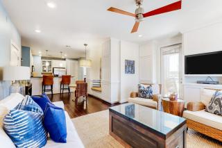 Water-View Condo with Balcony, Smart TVs, Washer/Dryer and Pool - 1