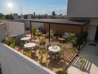Refined Spacious Studio, Balcony, Pool & Gym - 5