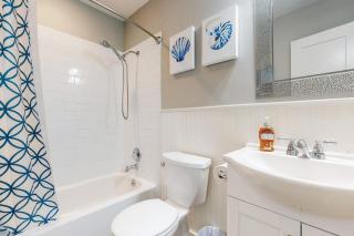 Cozy 2 Bedroom Home with Gas Grill, Patio, and Boat Parking - 1