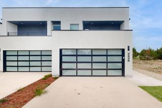 Modern Lago Vista Home with Balcony, Patio, Gas Grill, WIFI, and AC - 8
