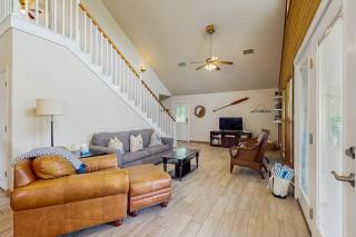 Waterfront House on Lake LBJ with Private Patio & Dock with Full Kitchen, WIFI - 6