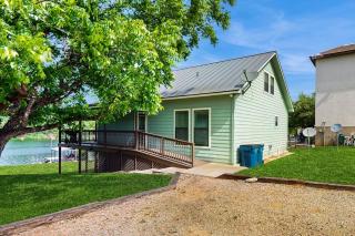 Waterfront House on Lake LBJ with Private Patio & Dock with Full Kitchen, WIFI - Burnet - 9