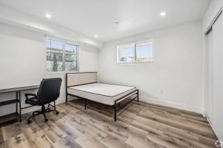 MH 1419 West 35th Street Los Angeles, CA 90018 - 3