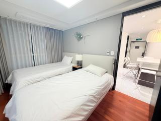Gangnam Seocho 6 Family Suite Queen 1 Single 2 - 4