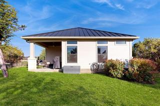 Stunning Lake House with Spacious Bedrooms - Minutes to Local Attractions - 0