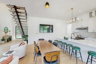 Multilevel Spacious Home with Water Access, Full Kitchen, Balcony and BBQ - 6