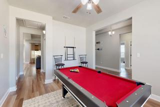 Cozy Lago Vista Home with Private Pool Table, Mile From The Stunning Lake Travis - 9