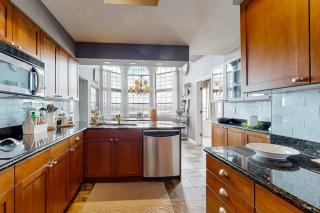 Lavish Lakefront Retreat in Private Island Community with Pools, Tennis, & Gym - 4