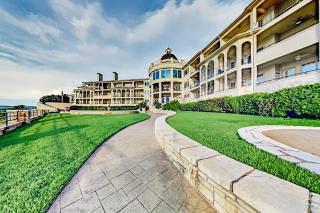 Lavish Lakefront Retreat in Private Island Community with Pools, Tennis, & Gym - 0