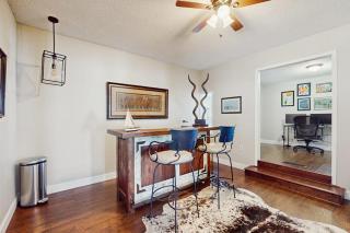 Waterfront House on Lake LBJ with Full Kitchen, Patio, Pool Table & Dog-Friendly - 4