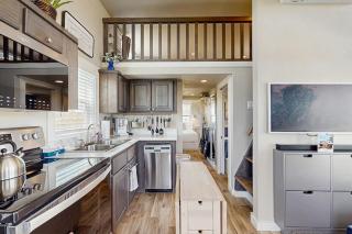 Modern Tiny Home with Loft, Kitchen, Cozy Patio and Shared Pools, Great Location - 2