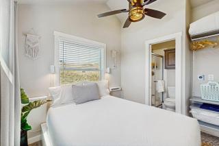 Modern Tiny Home with Loft, Kitchen, Cozy Patio and Shared Pools, Great Location - 1