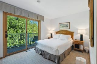 Relaxing Busy Bee C-7 by Simple Life Rentals - 5