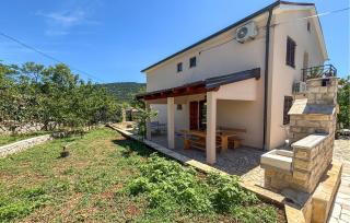 Lovely Apartment In Cres With Wifi - 1