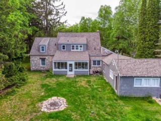 Manistique Stone Cottage by Simple Life Rentals - 6