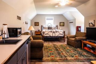 Kettle Moraine Flat by Simple Life Rentals - 8