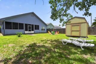 Coastal 3BR Family Home Sleeps 9 Pet Friendly - 7