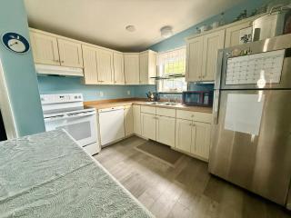 Salt Air Cottage at Beach Dreams Pool By Beach - 7