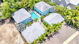 Walk to Siesta Key Beach & Village, Pool, Dock, Game Room - 3