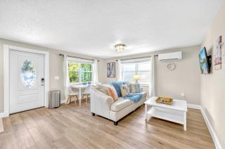 Walk to Siesta Key Beach and Village, Pool, Dock - 0