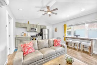 Walk to Siesta Key Beach and Village w Pool - 3