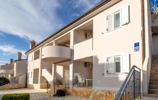 Lovely Apartment In Medulin - 9