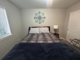 Charming Townhome Escape - 3