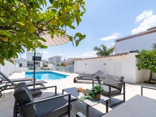 Villa de Lujo con Piscina Privada y Aparcamiento en Empuriabrava - HISP-288-67 - 9