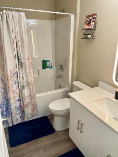 Modern Private Suite, Cozy, Stylish & Spacious - 6