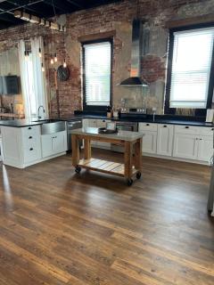 Singer Loft - 1