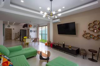 Cornerstone Villa 3BR Peaceful Tropical Hideaway - 2
