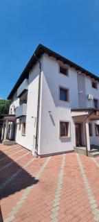 Elena Haus - 6