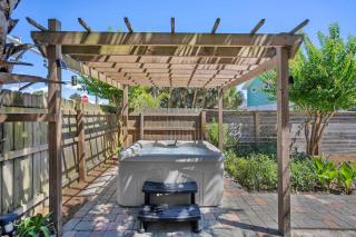 Marvelous Mermaid Bungalow, Dog-Friendly Upstairs Apt in Prime Vilano Beach - 7