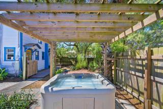 Marvelous Mermaid Bungalow, Dog-Friendly Upstairs Apt in Prime Vilano Beach - 6