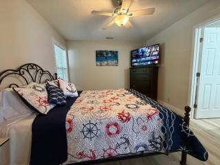 Spacious Lakeview Condo with 3 BR3 BA and Pool - 4