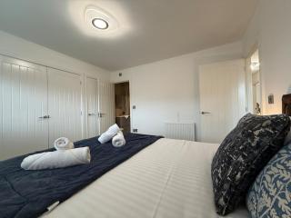Spacious 4 Bedroom Home With 3 Bathrooms And Driveway Parking - 4