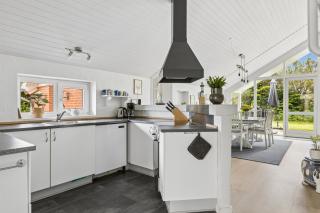 Lovely Holiday Home 350 Meters From Høll Strand - 3