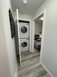 Cozy 2 Bedroom Suite in Brighton - 3 Minutes to Landmark Cinemas & Marketplace - 8