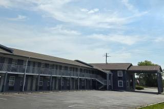 Days Inn by Wyndham Camden AR - 9