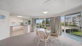 Pumicestone Apartments Unit 4 - 3
