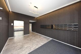 Central City Townhouse with Balcony - 9