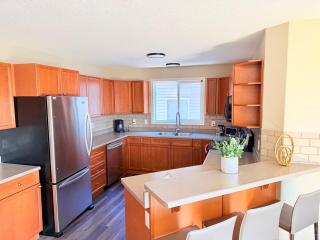 Edmonton three bedrooms two baths 5 beds - 7