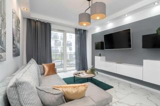 Nowoczesny Apartament z Balkonem w Spokojnej Okolicy by Noclegi Renters - 6