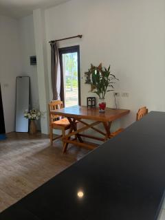 Smart TV, 2 Aircons, King Bed, Hammock, Fast Wifi - 7