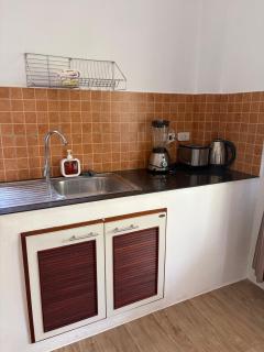Smart TV, 2 Aircons, King Bed, Hammock, Fast Wifi - 1